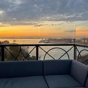  Appartement The Penthouse And Rooftop-terrace At Molino Stucky